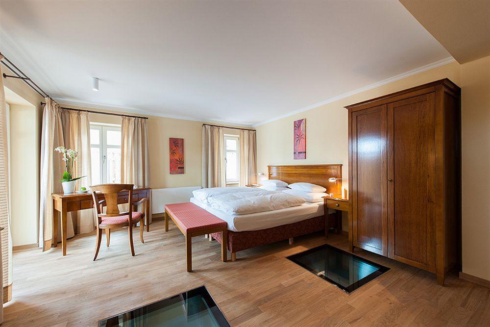 랜드하우스 주 덴 로덴 포어렌 호텔 일젠부르크 외부 사진 A room at the hotel