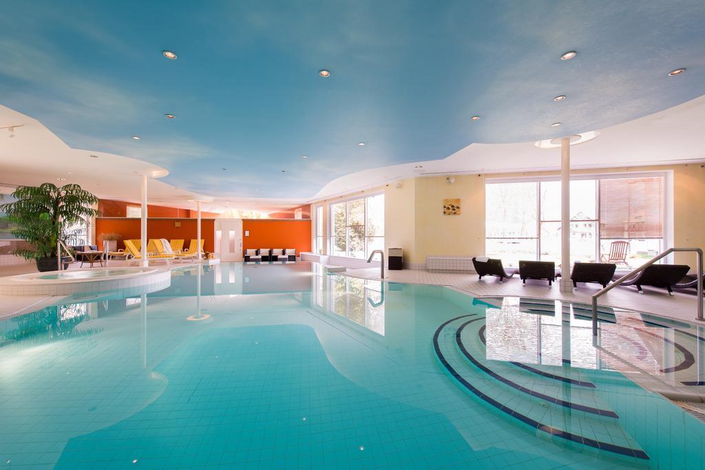 랜드하우스 주 덴 로덴 포어렌 호텔 일젠부르크 외부 사진 The swimming pool at the Hotel