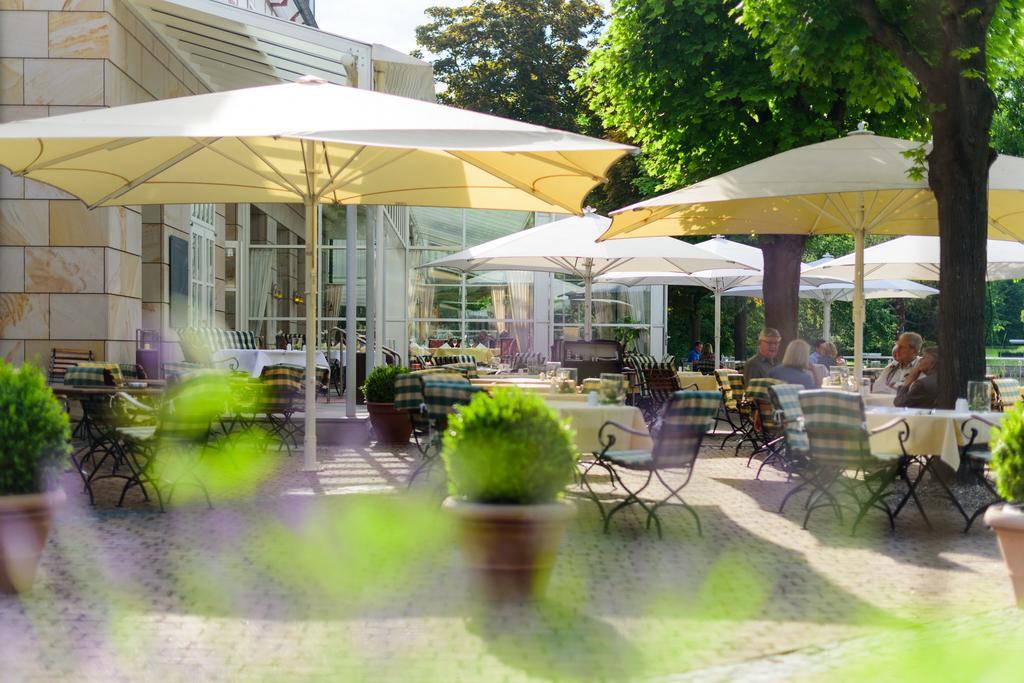 랜드하우스 주 덴 로덴 포어렌 호텔 일젠부르크 외부 사진 Café in the park
