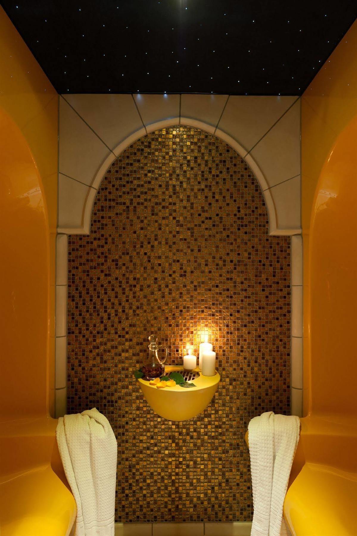랜드하우스 주 덴 로덴 포어렌 호텔 일젠부르크 외부 사진 A hammam in a Turkish bath