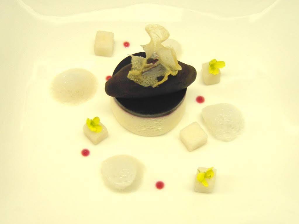랜드하우스 주 덴 로덴 포어렌 호텔 일젠부르크 외부 사진 A dessert