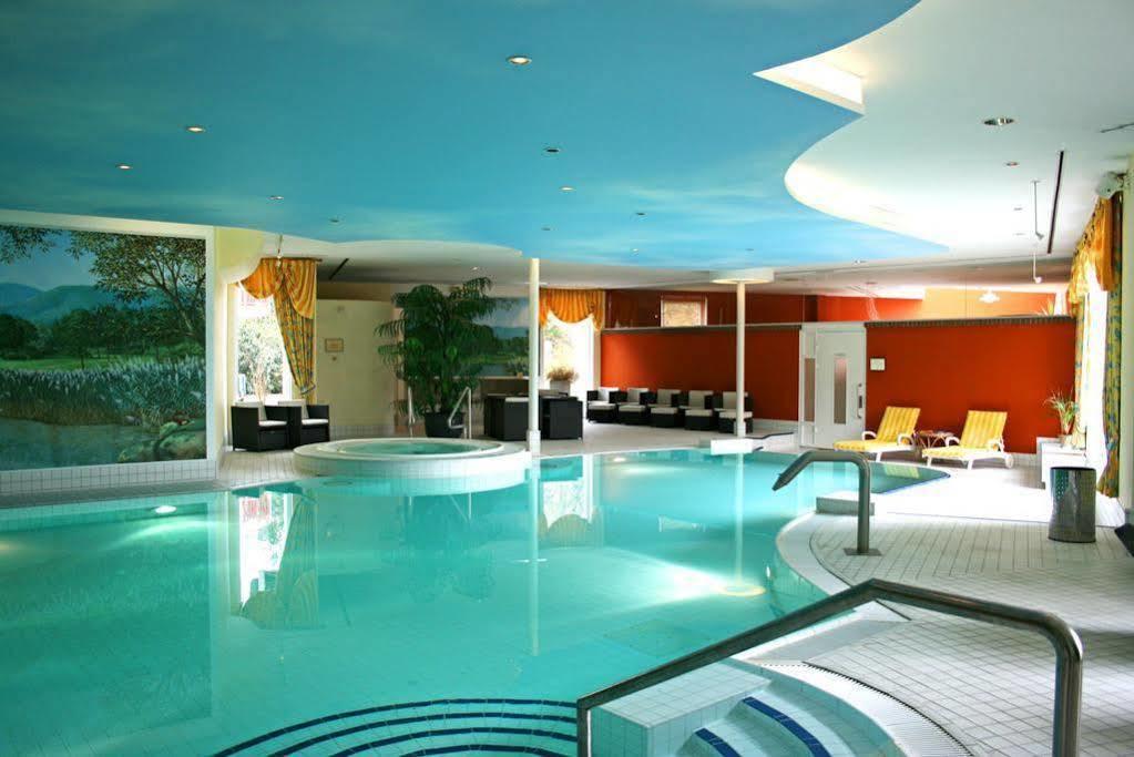 랜드하우스 주 덴 로덴 포어렌 호텔 일젠부르크 외부 사진 The swimming pool
