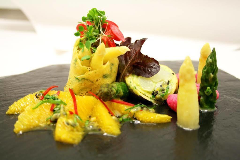 랜드하우스 주 덴 로덴 포어렌 호텔 일젠부르크 외부 사진 A vegetarian meal